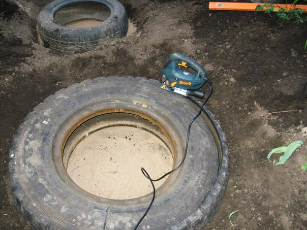 recycled-tires-pond03.jpg