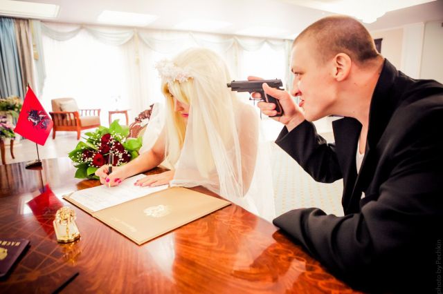 russian_couples_weird_and_slightly_wacky_wedding_640_11-1.jpg