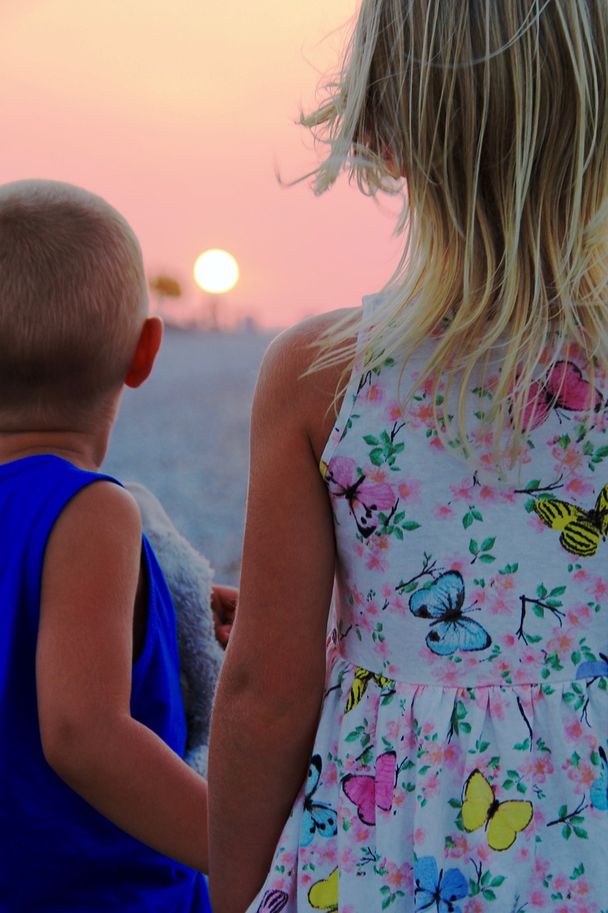 siblings-2229786_1280.jpg