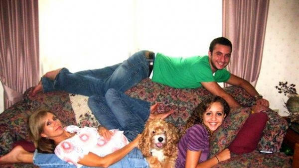 sns-viral-awkward-family-pets-pictures-couch-potatoes.jpeg