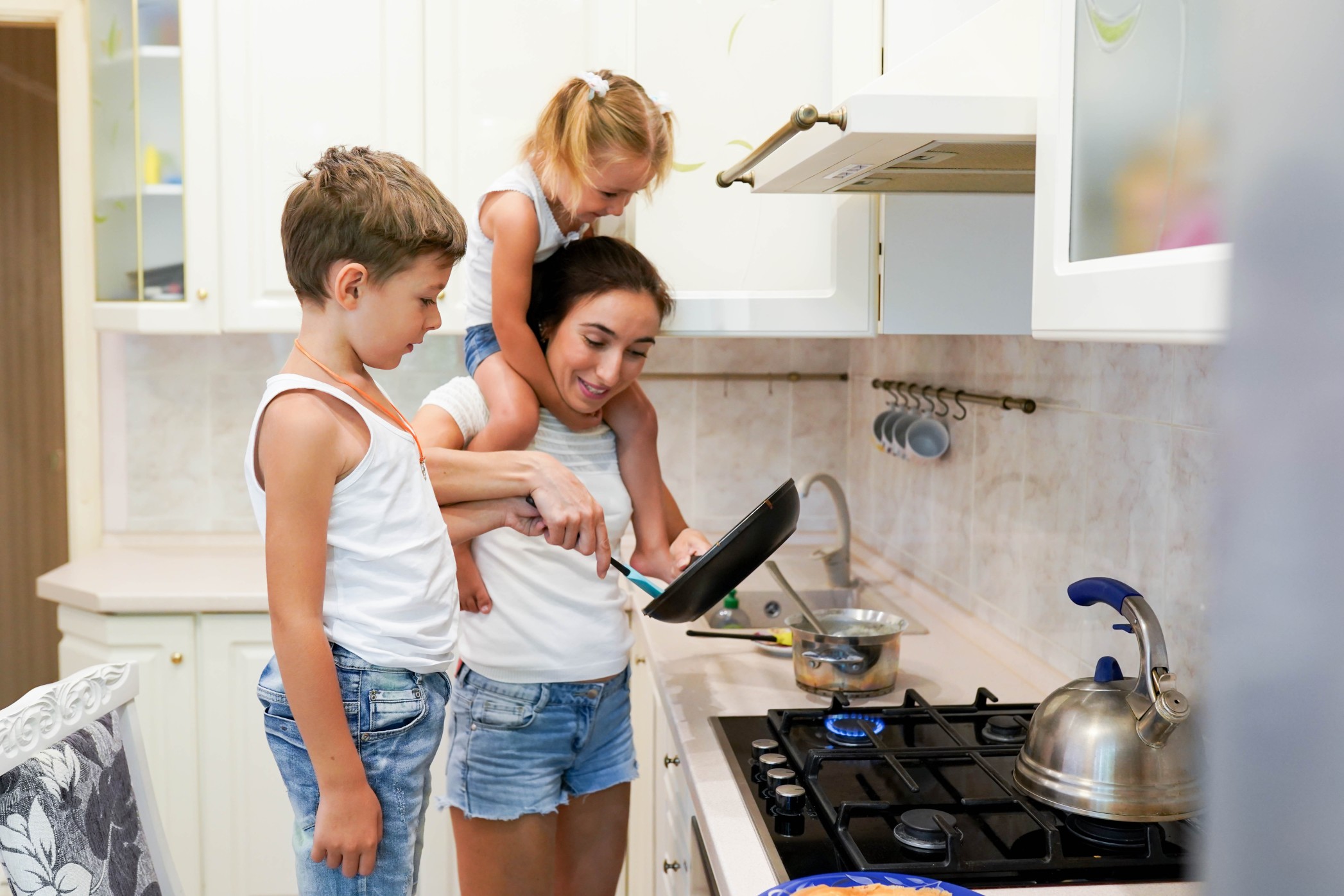 son-together-food-kitchen-family-girl-mother-happy-daughter-people-boy-cooking-child-fresh-home_t20_YwYrdW.jpg