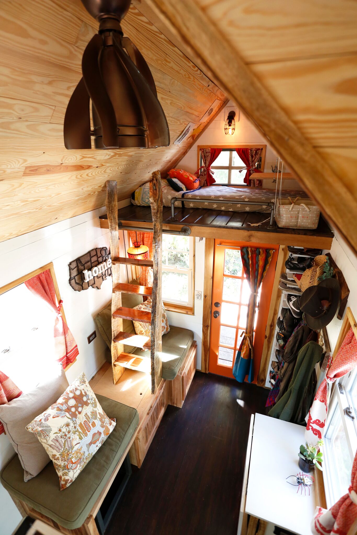 tinyhouseexpedition_b.jpg