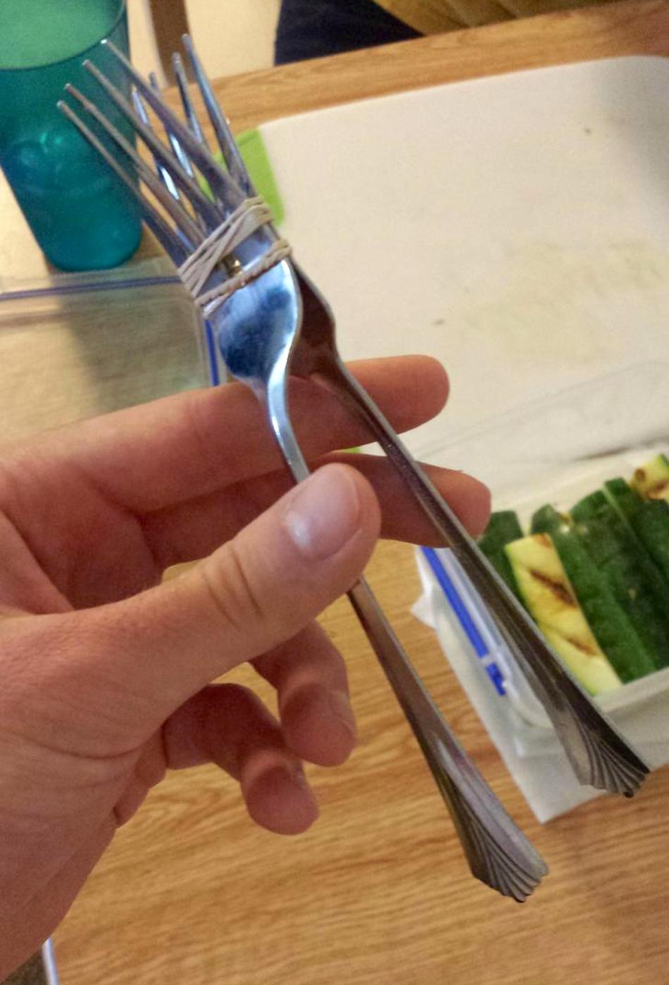 tongs.jpg