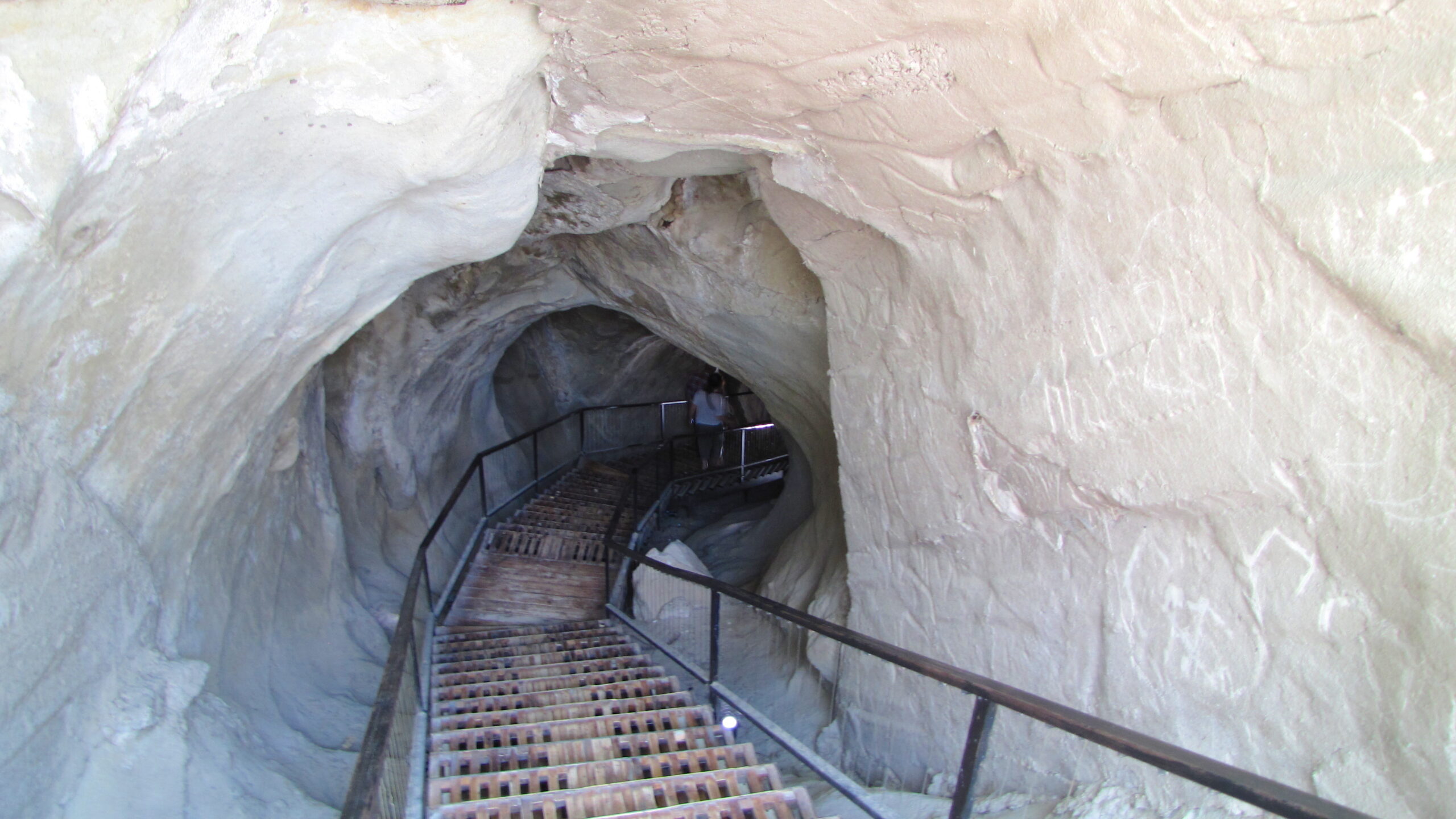 tunnel-1.jpg