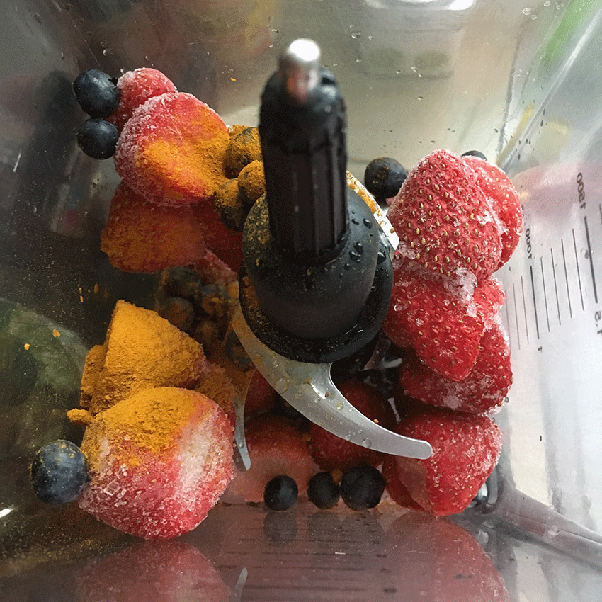 turmeric-smoothie-blender.jpg