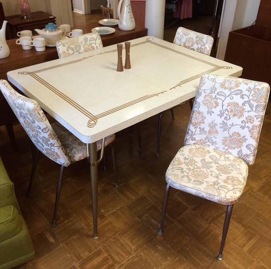 vintage-dinette-beige.jpg