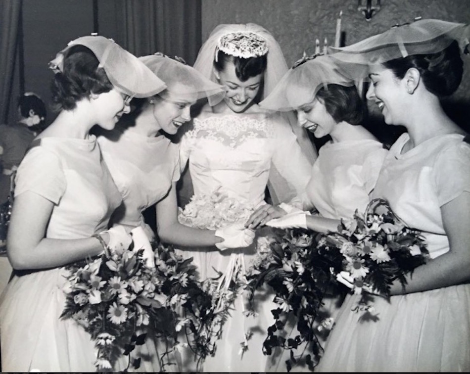 vintage-wedding-party-gather.jpg