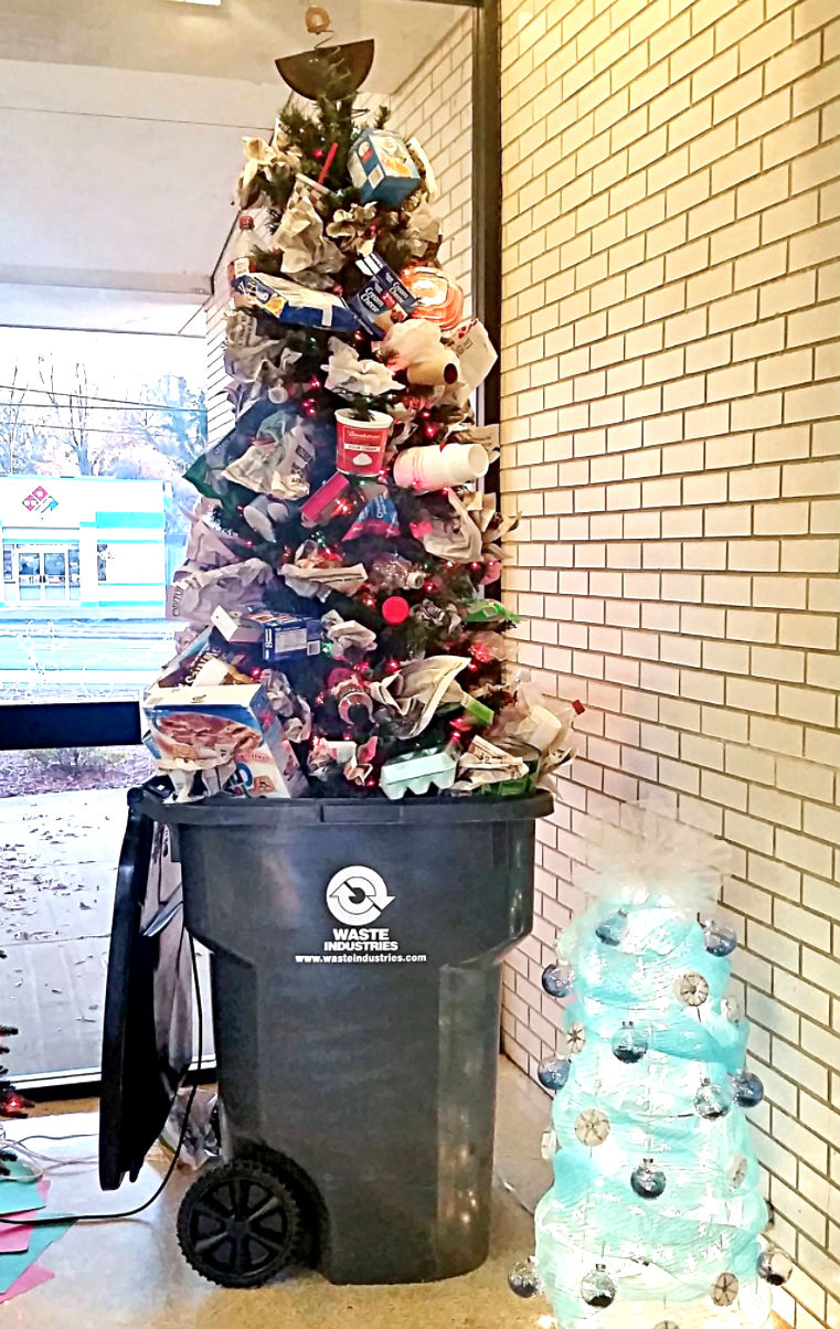 water-garbage-xmas-tree.jpg