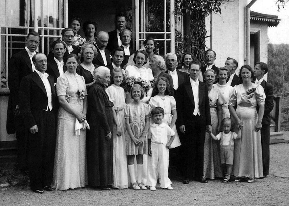 wedding-party-whole-gang.jpg