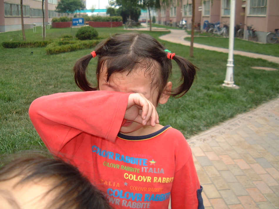 working-mom-crying-kid.jpg working-mom-crying-kid.jpg