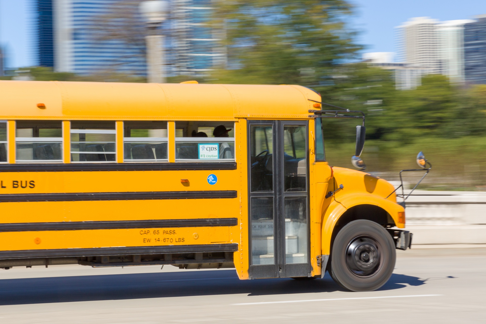 yellow-school-bus-1485361266jzS.jpg