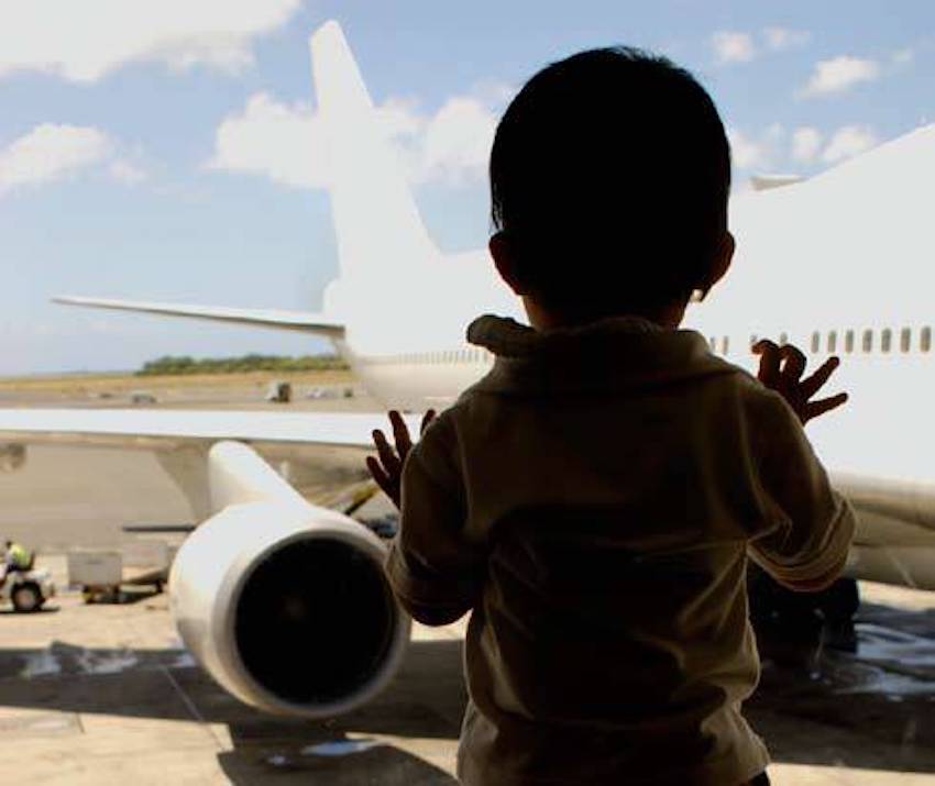 2007_report_child_plane.jpg