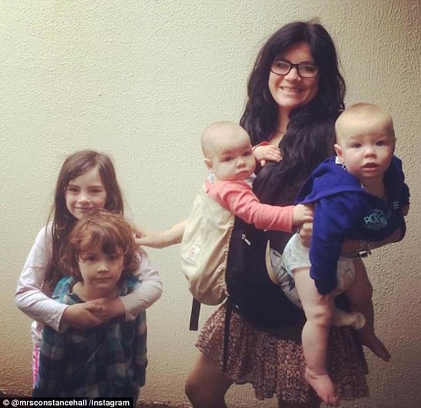 43BBD53600000578-4849708-Constance_Hall_33_pictured_with_her_four_kids_claims_she_was_lun-a-1_1504494730881.jpg