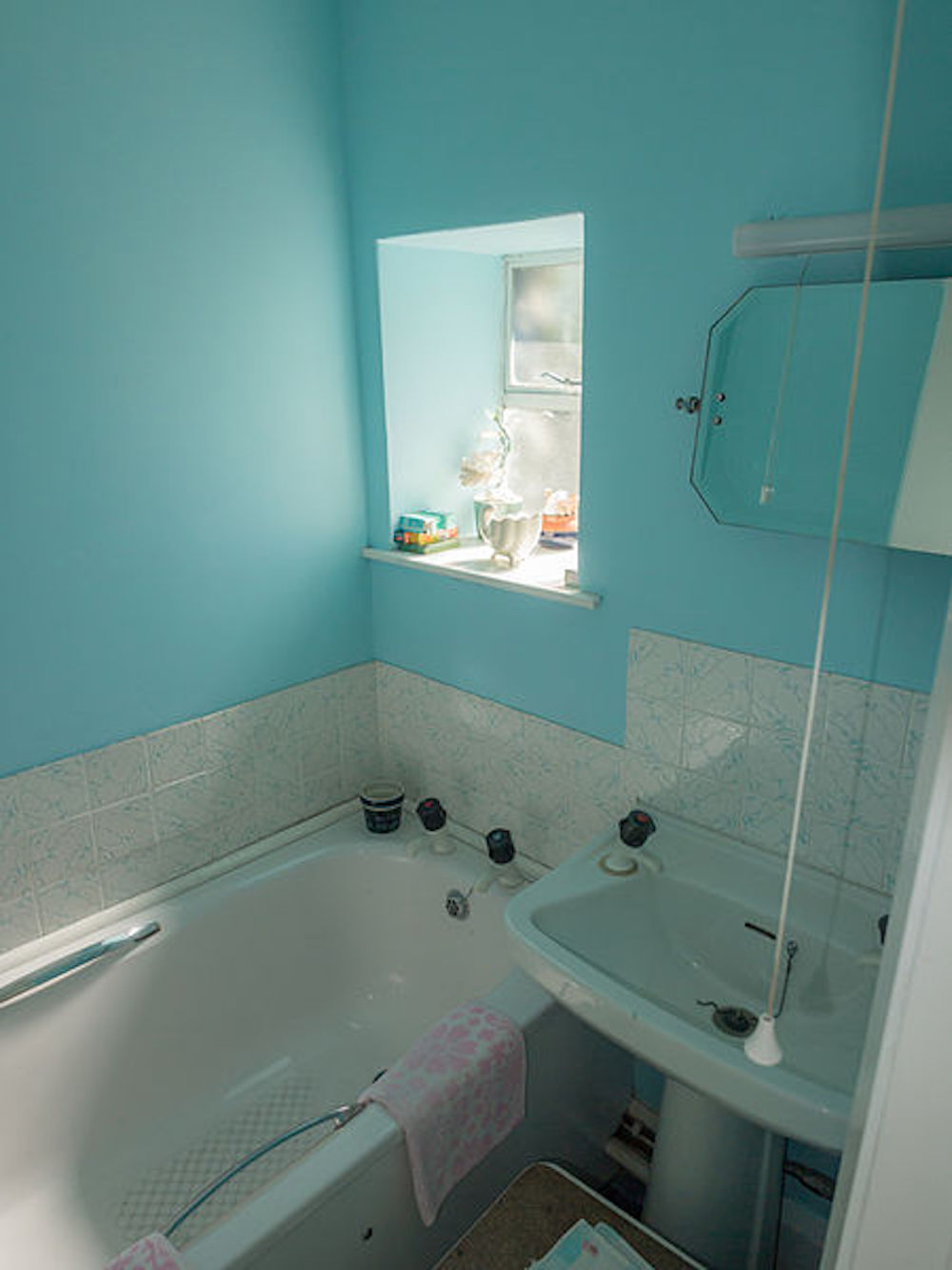 Bathroom_1960s_house_7966553280.jpg