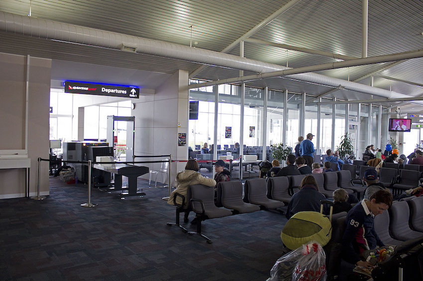 Gate_1_in_the_Wagga_Wagga_Airport_terminal.jpg