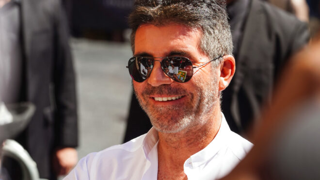 Simon_Cowell_Outside