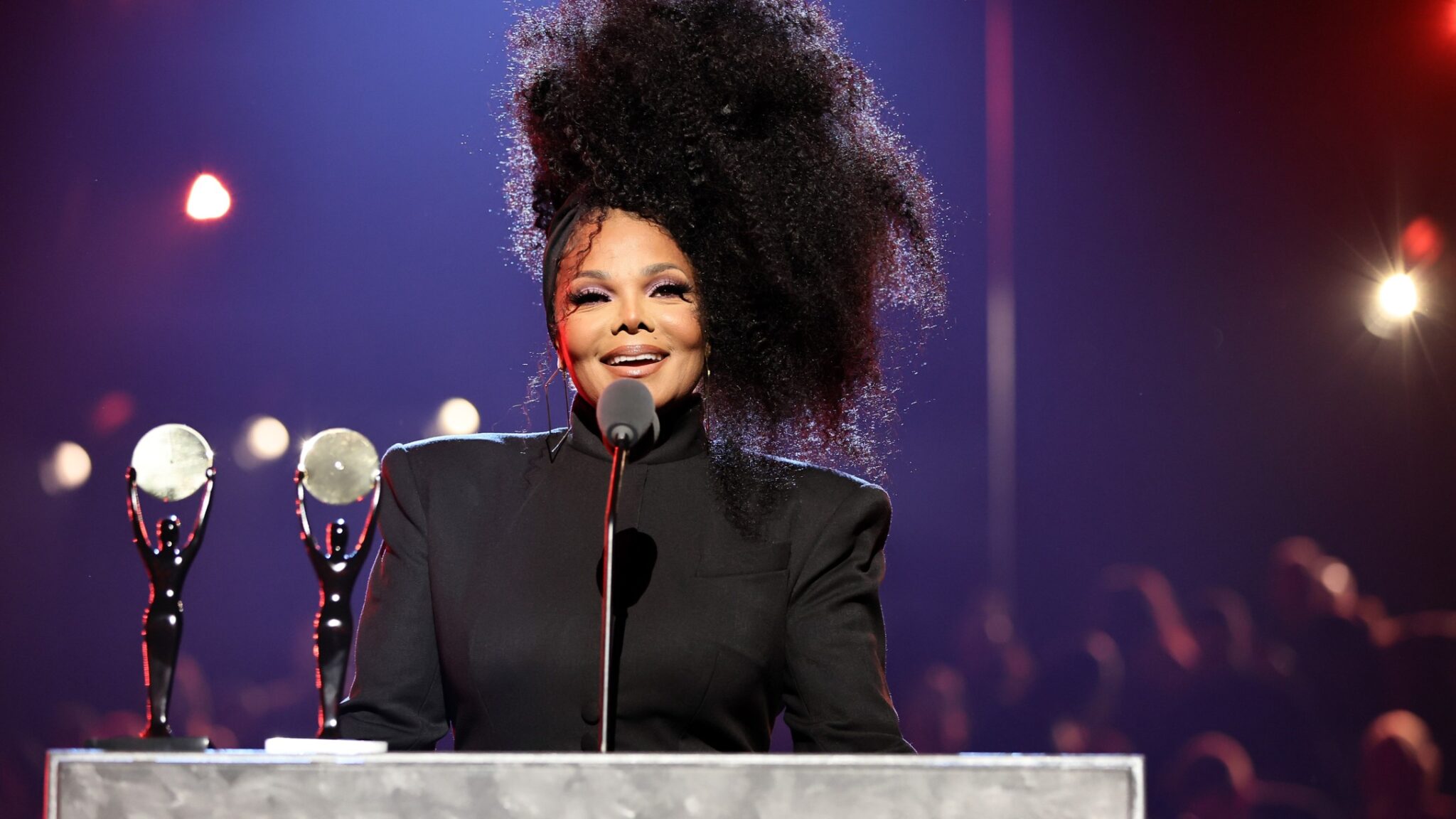 Jackson Recalls Wardrobe Malfunction That Happened In Front Of(02)