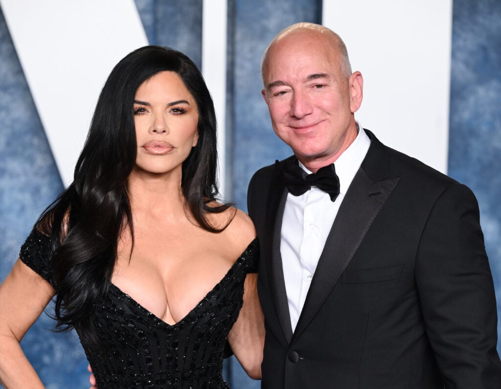 Jeff Bezos and Lauren S&aacute;nchez