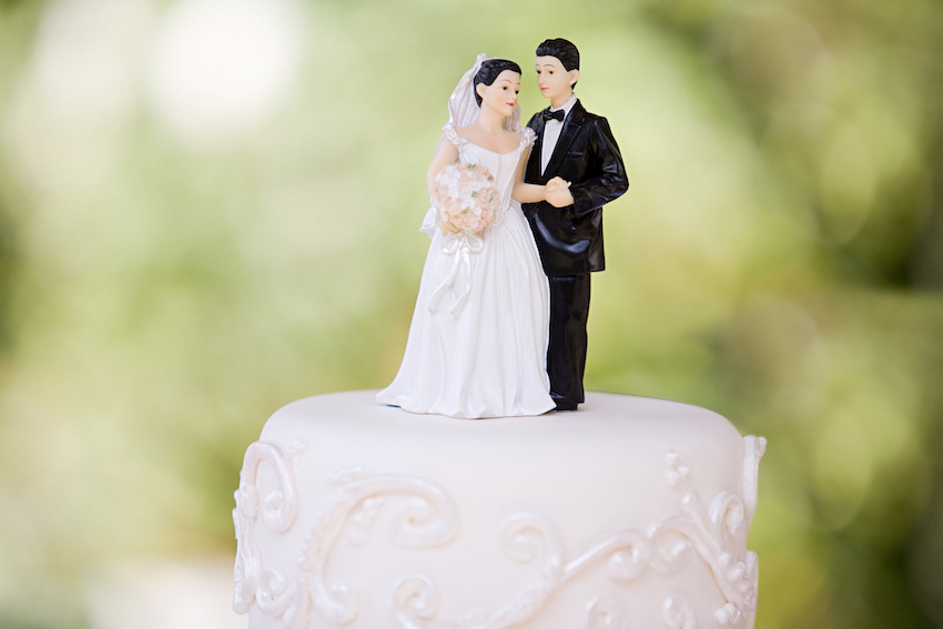 Bride and groom figurines