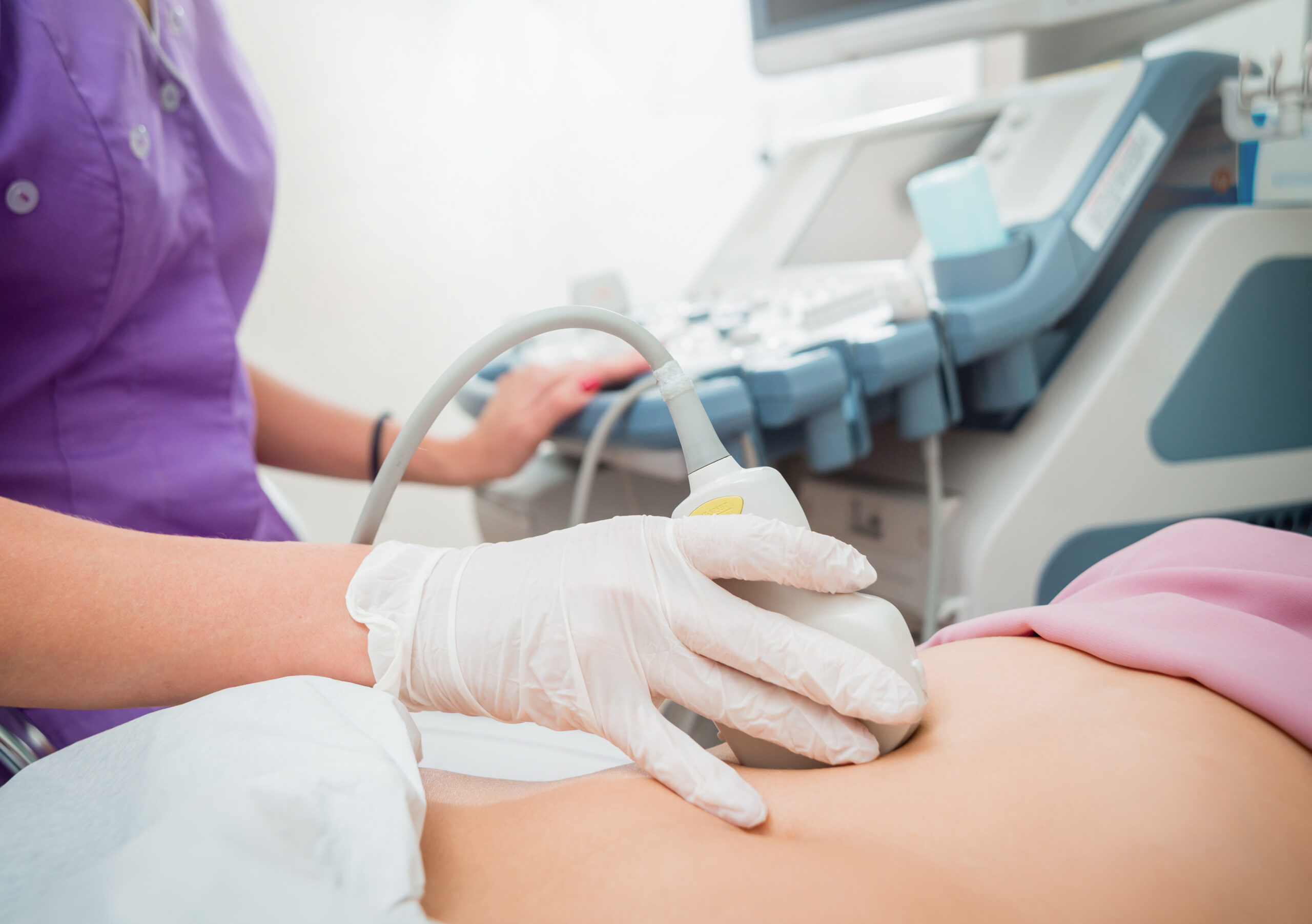 Ultrasound scanner in the hands