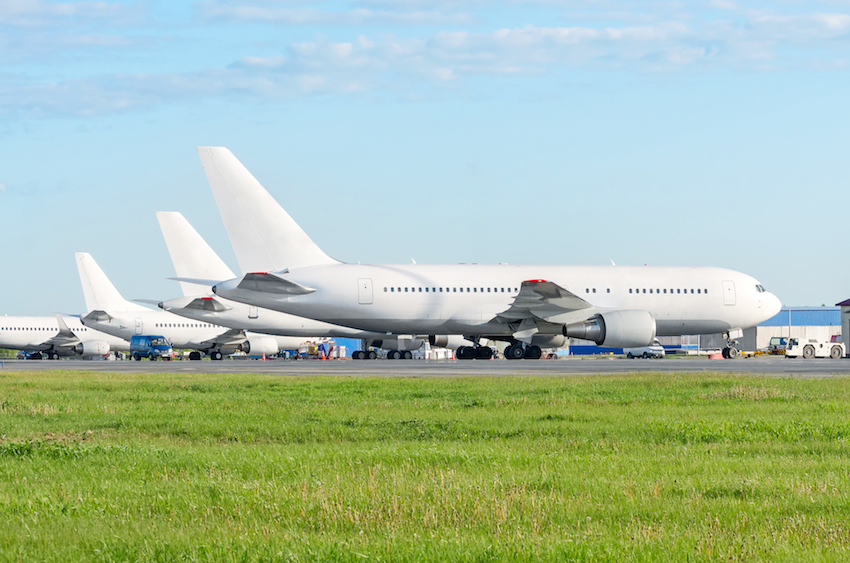 Number of passenger aircraft parked at the airport, on service before departure.