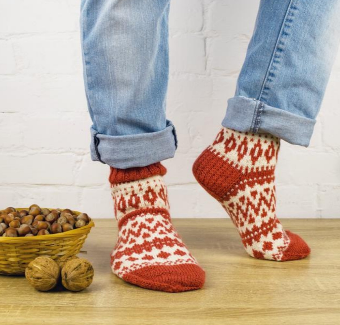 Hand-knit-mens-wool-socks-with-red-and-white-Icelandic-Etsy.jpg