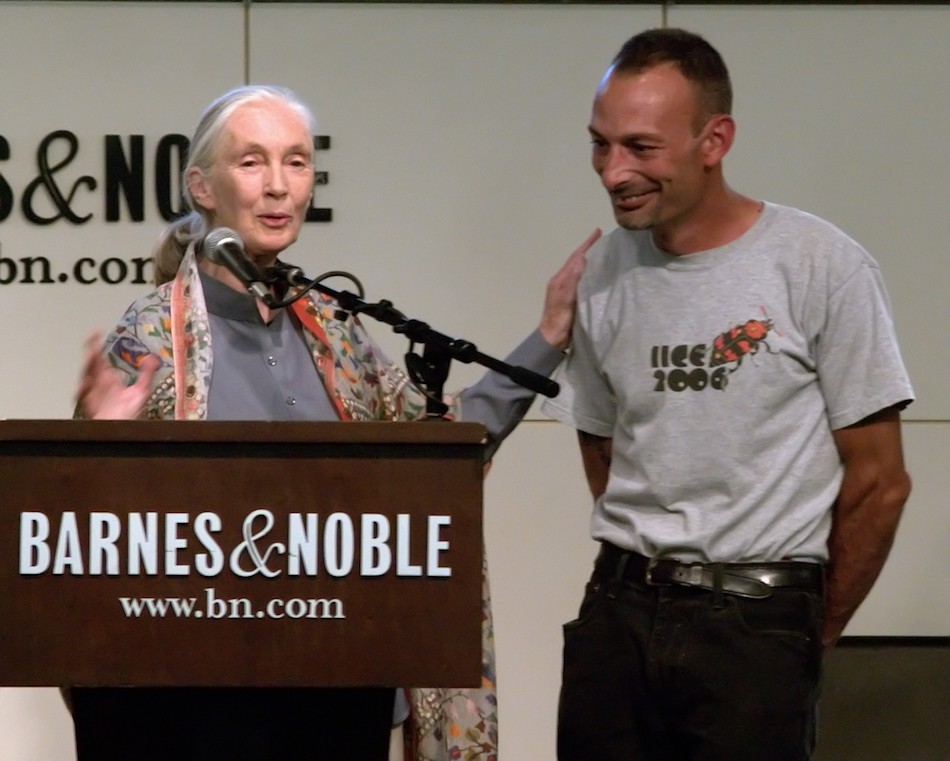Jane_Goodall_and_Lou_Perrotti_2009_by_DS.jpg