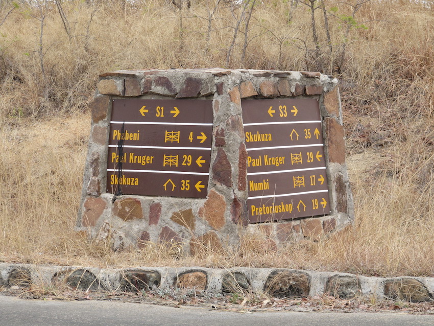 Signpost_in_Krugerpark.jpg