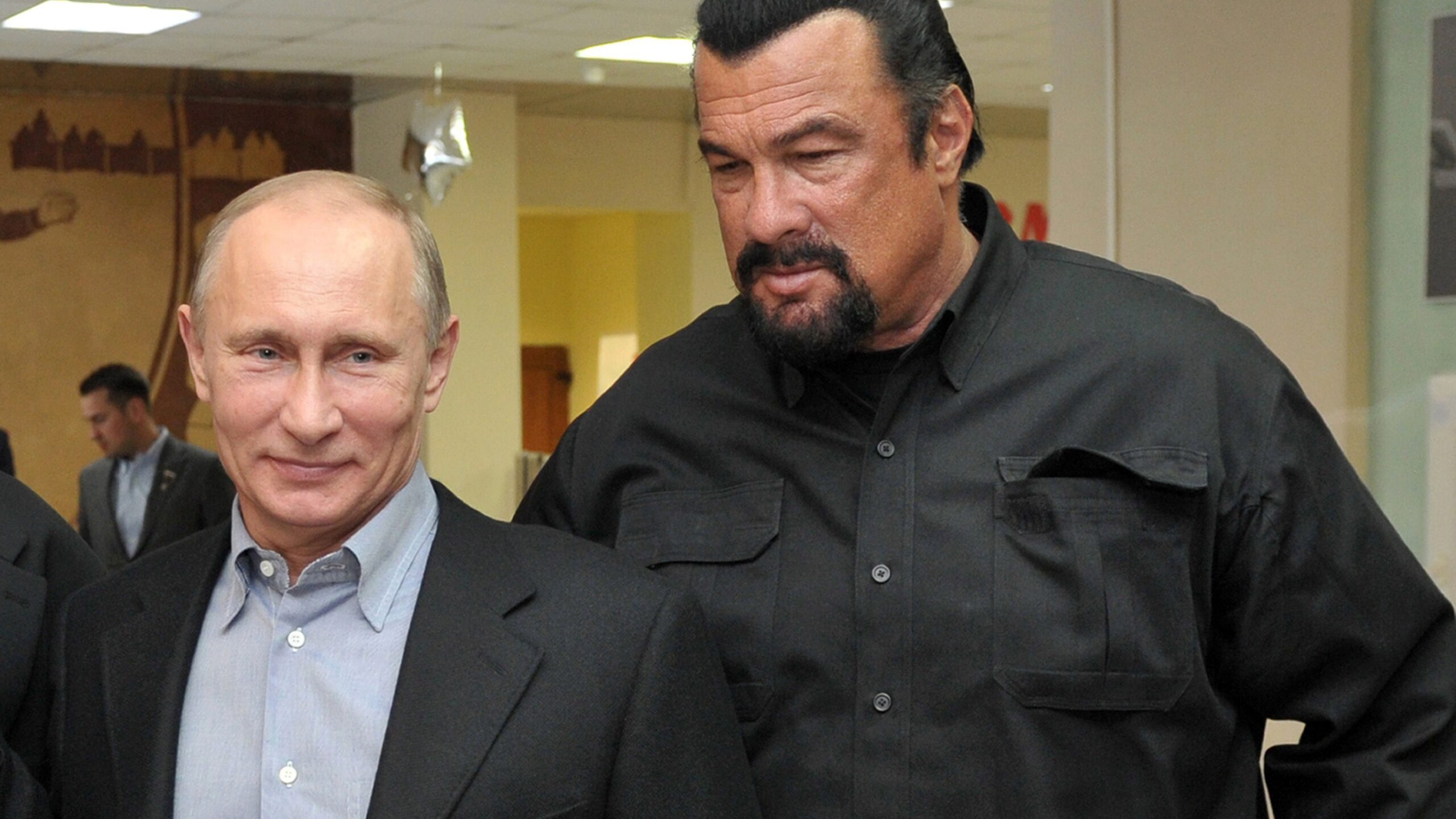 WORLD-NEWS-RUSSIA-PUTIN-SEAGAL-GET