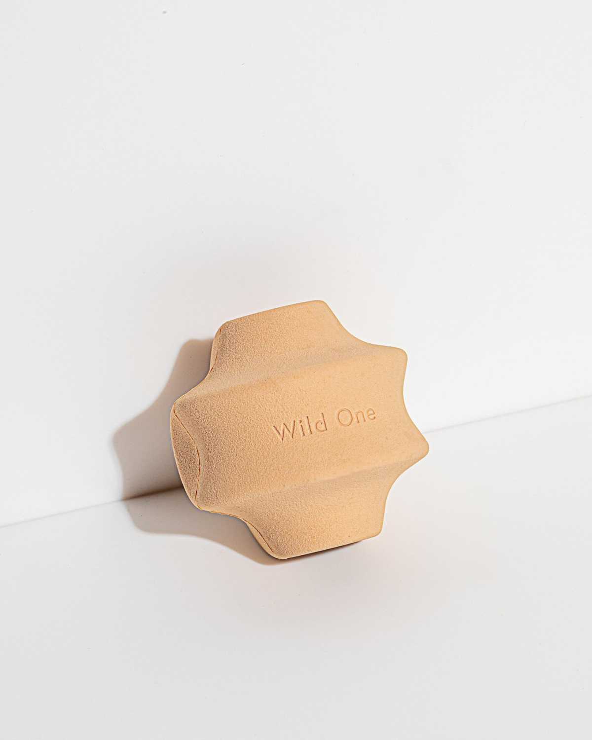WO_VM_Toys_TwistToss_Tan_Product_01_Web_1600x2000_crop_center.jpg