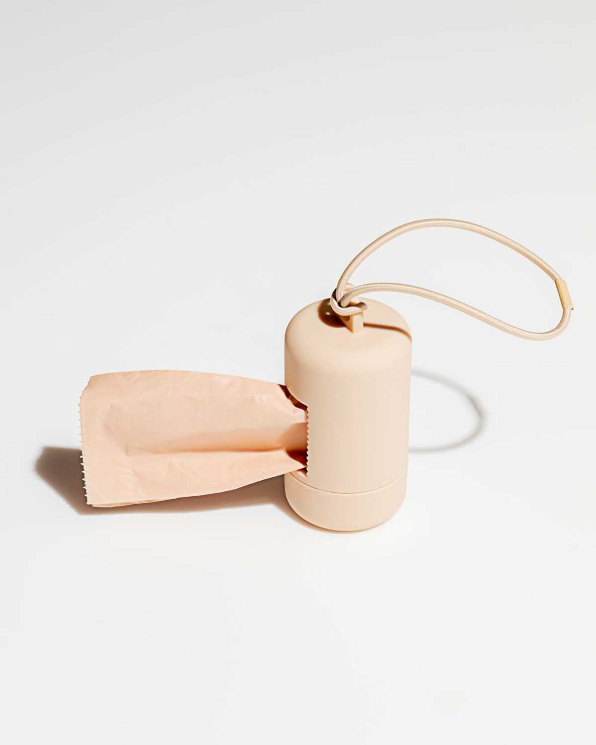 WO_VM_Website_Poop_Bag_Carrier_Tan_01_Web_1600x2000_crop_center.jpg