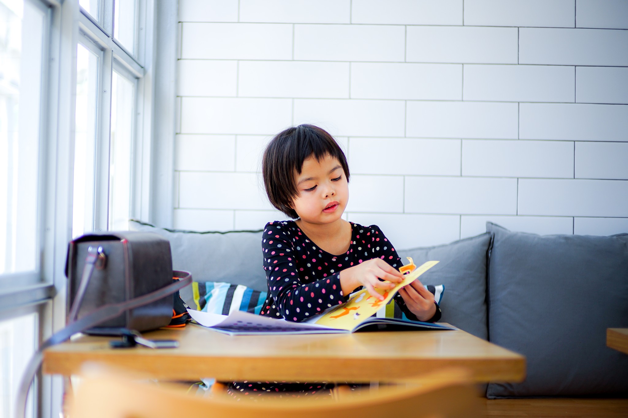 asian-little-girl-doing-homework-at-the-coffee-shop_t20_noON3A.jpg