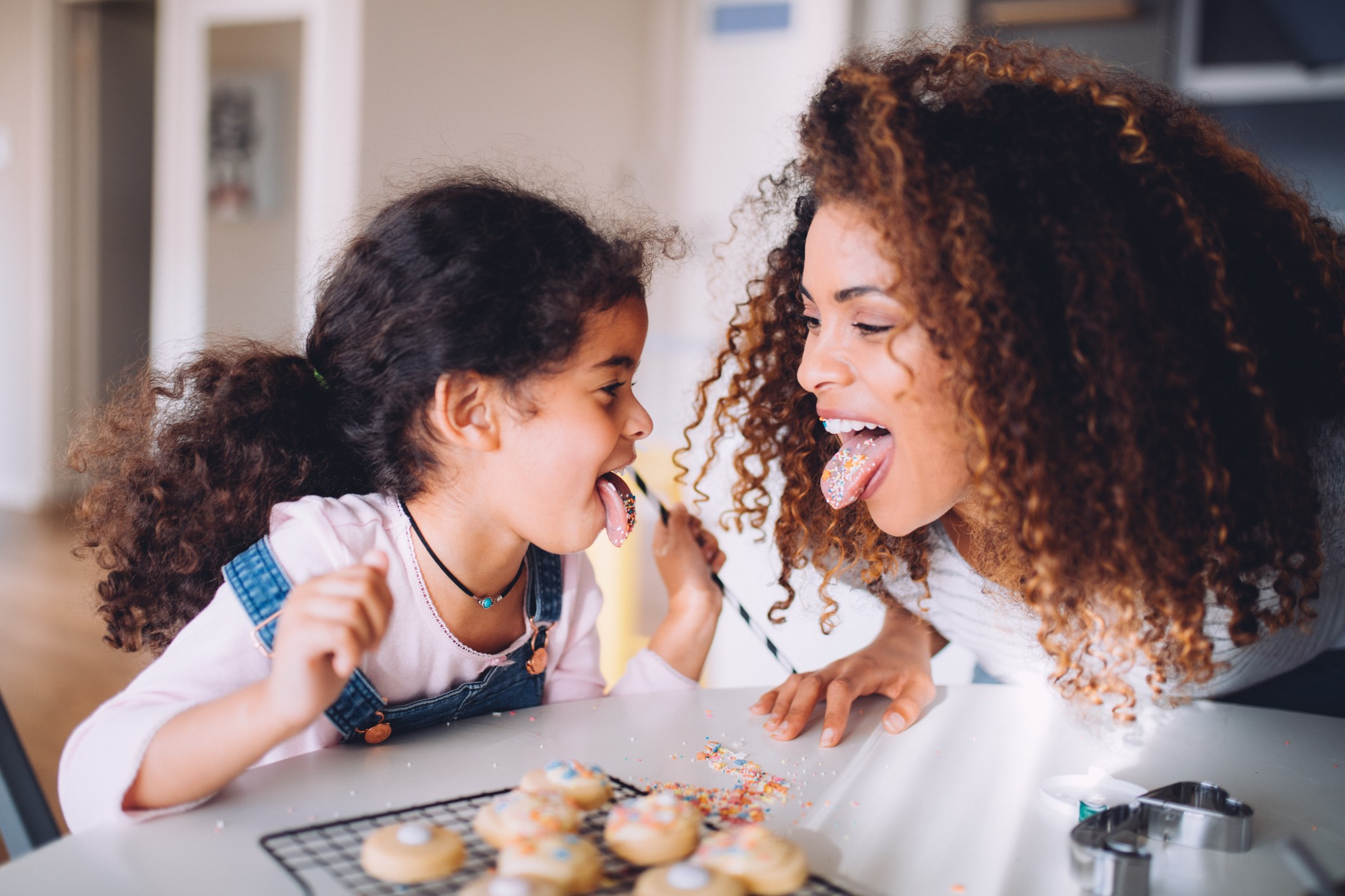 baking-fun-girl-family-mother-smile-tongue-daughter-happy-afro_t20_3w74RR.jpg