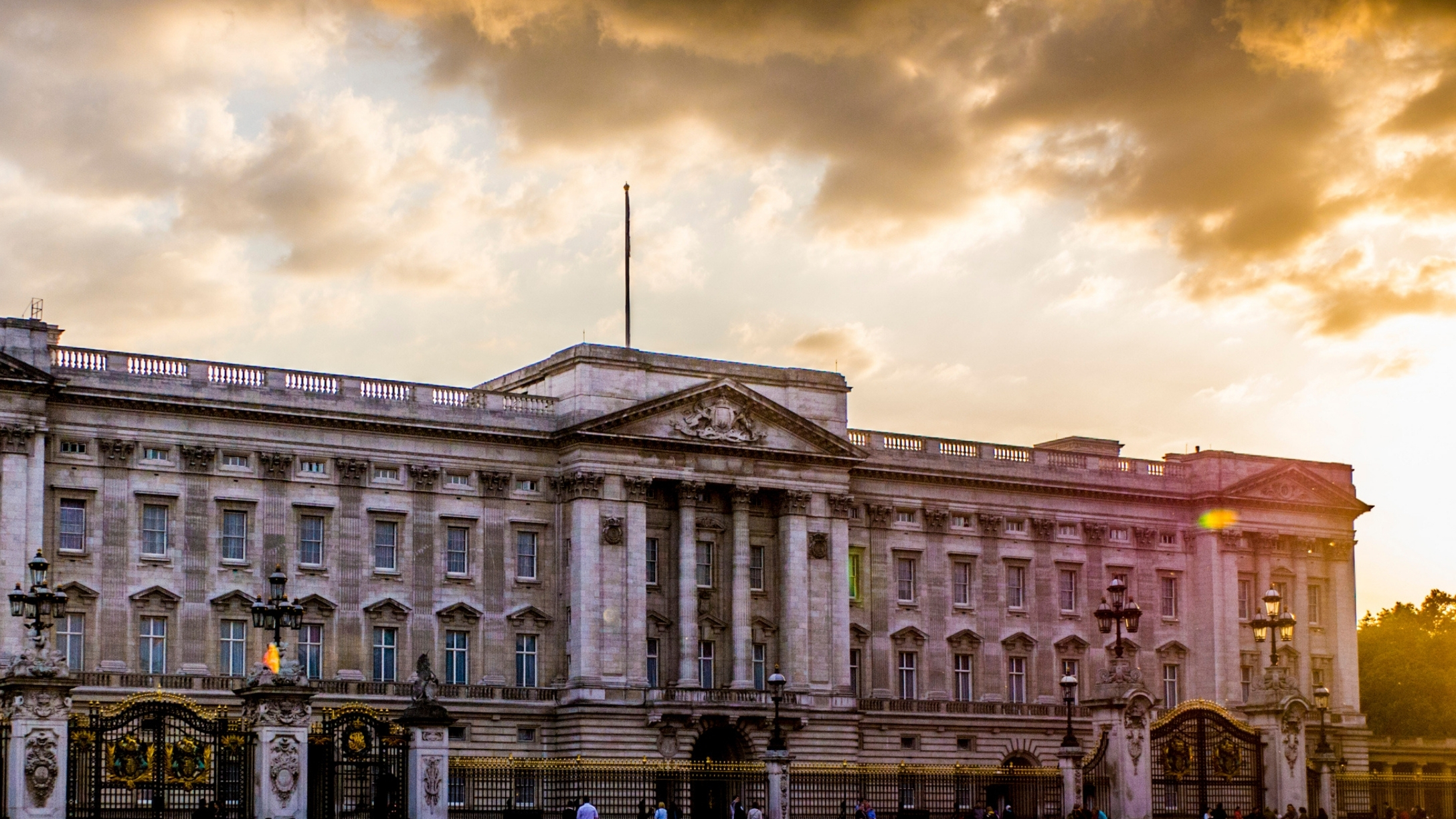 buckingham-palace-ban-1960s