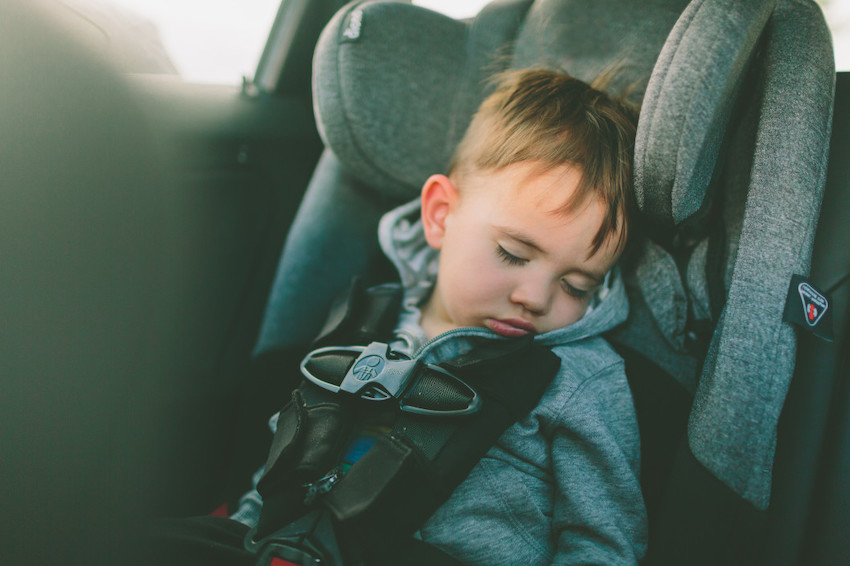 car-sleeping-child-driving-boy-toddler-car-seat_t20_d1OvzB.jpg