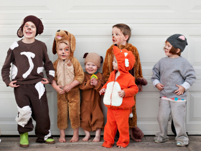 children-dressed-in-costumes_t20_rO4nbX-1.jpg