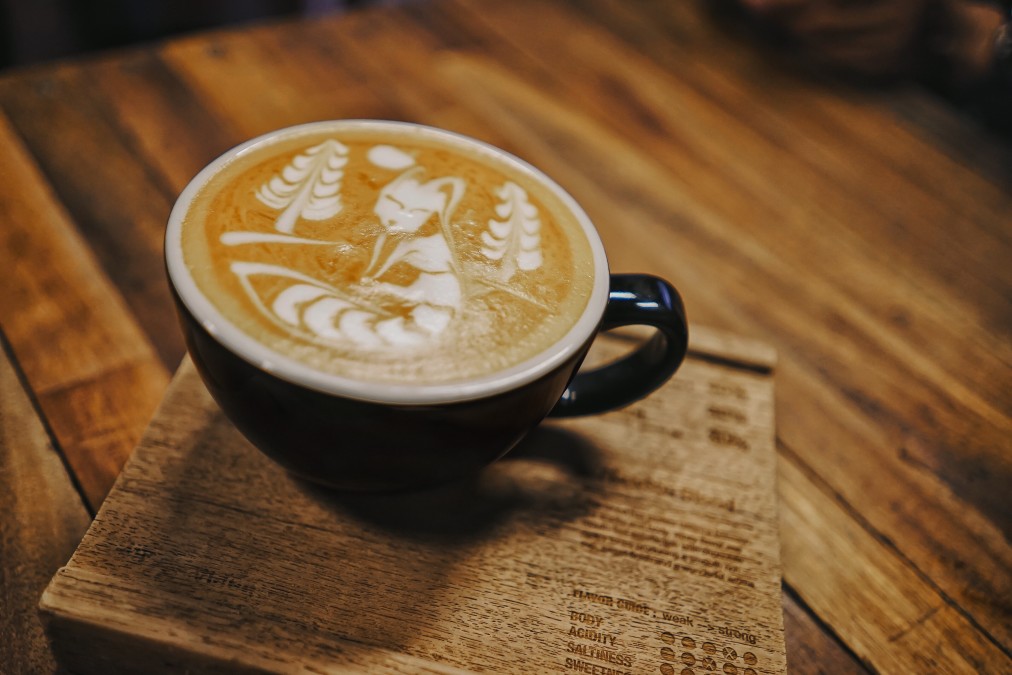 close-up-picture-of-a-beautiful-latte-art_t20_YQ06rm.jpg