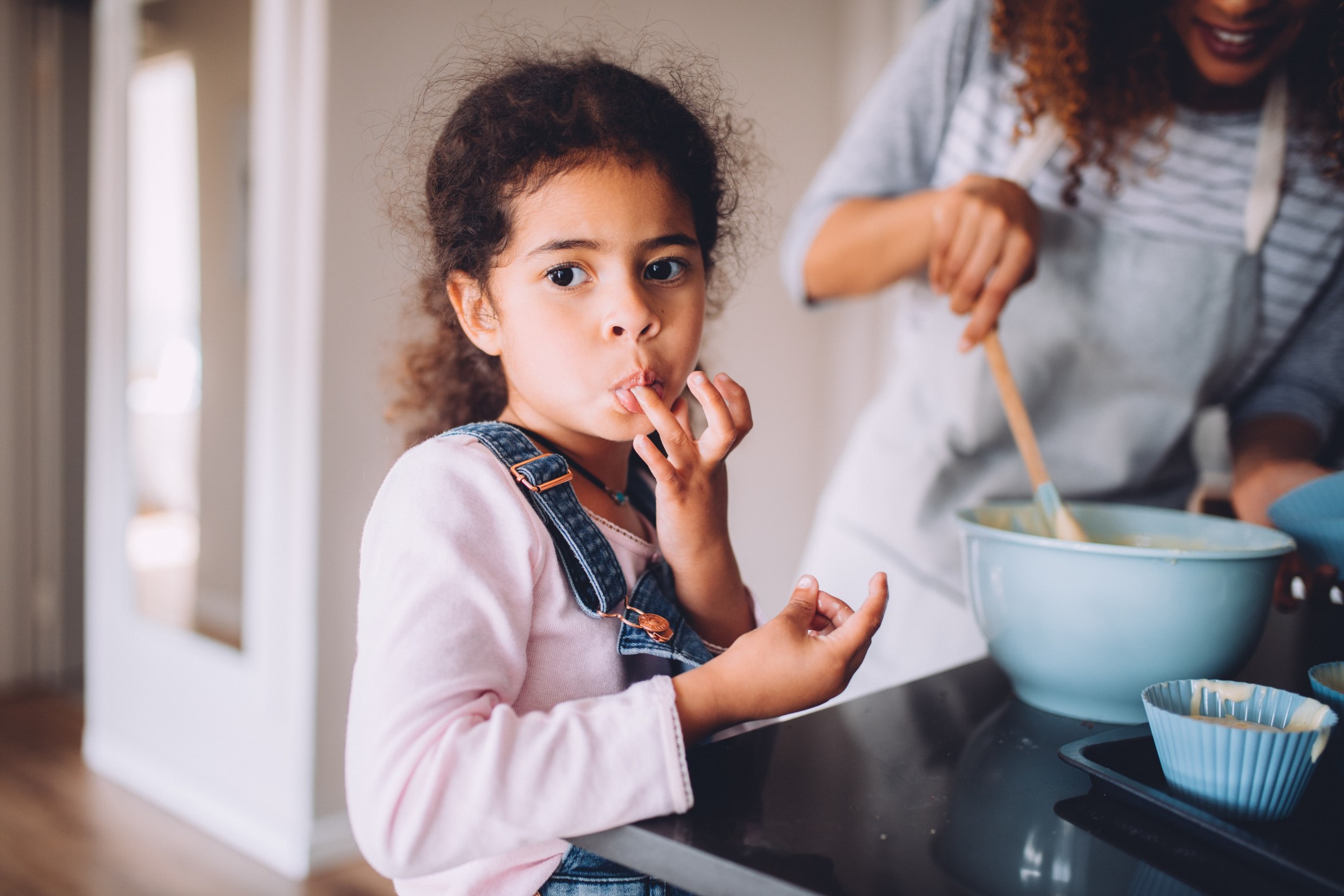 cooking-baking-kitchen-child-girl-finger-licking-delicious-kids-dough_t20_9lmNRK.jpg