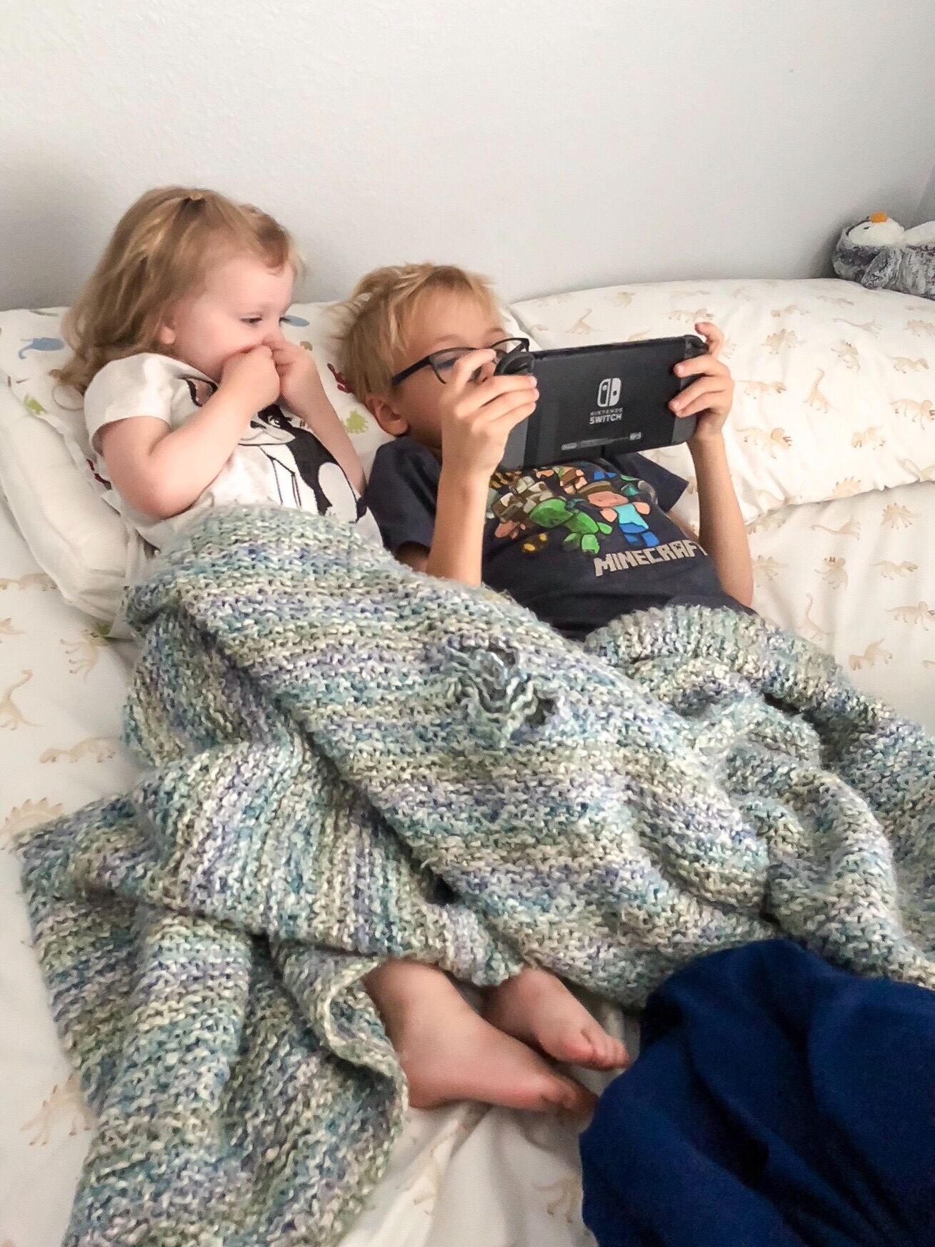 cute-couple-of-kids-hanging-out-lying-in-bed-and-playing-video-games-people-real-people-boy-girl_t20_eonEPo-1.jpg