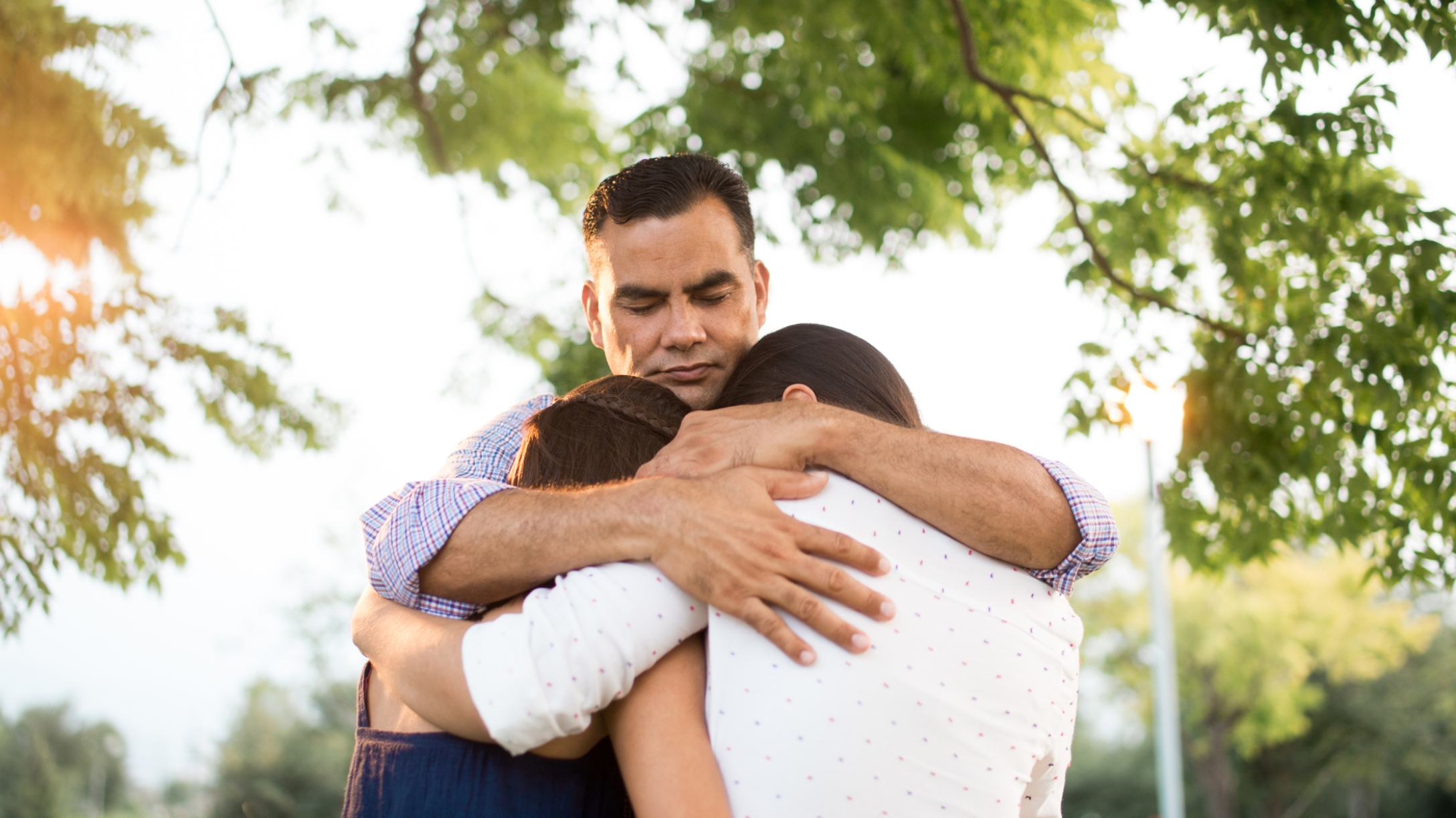 dad-hugging-kids.jpg