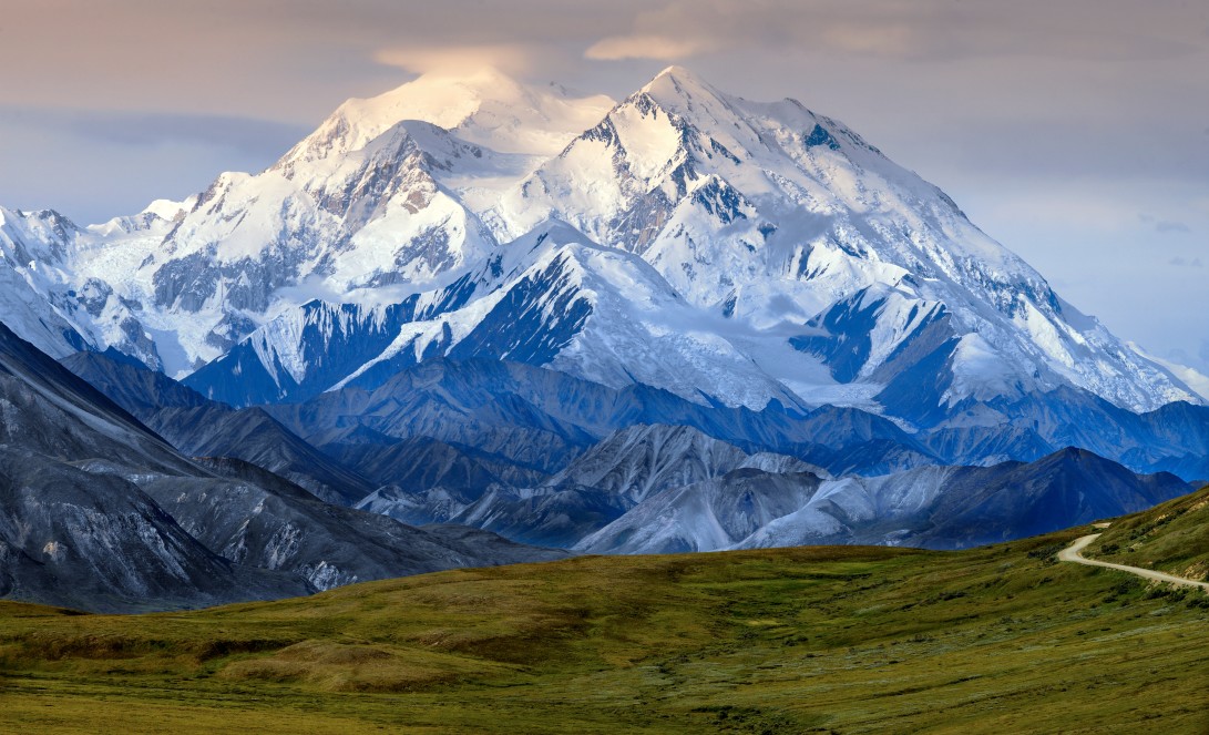 denali-also-known-as-mount-mckinley-its-former-official-name-is-the-highest-mountain-in-north-america_t20_QzlkKG.jpg