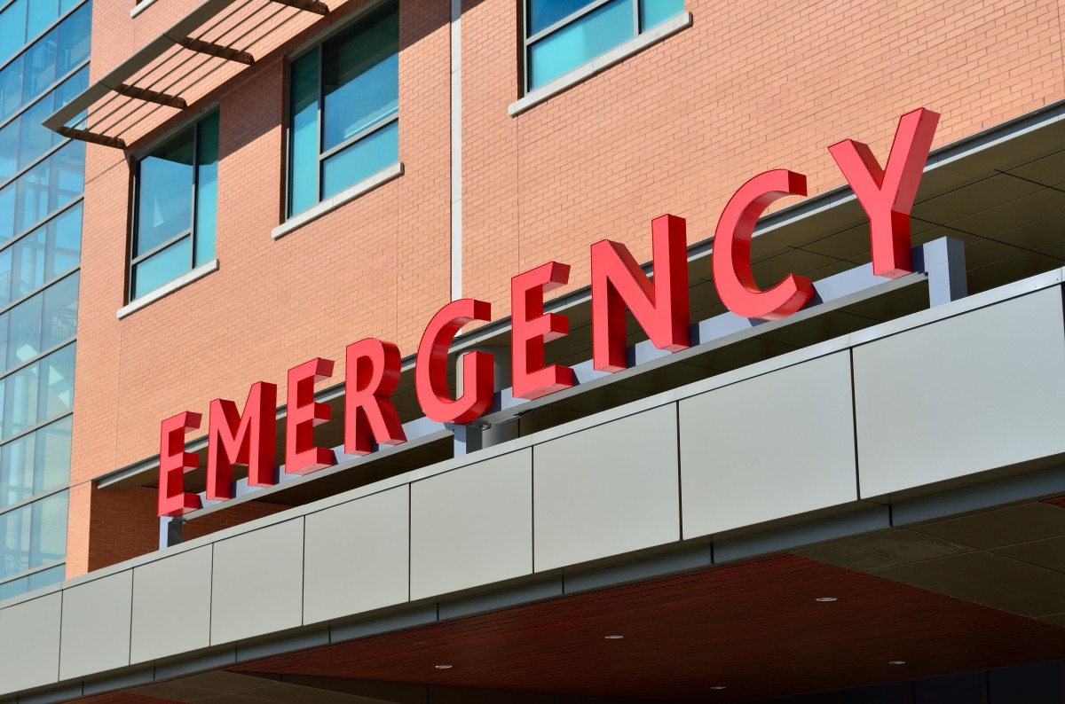 emergency_emergency_services_hospital_medicine_medical_care_urgency_doctor-663205.jpg