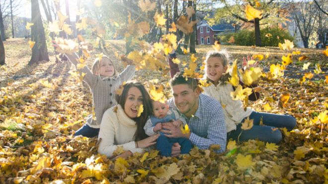 fall-family-photoshoot_t20_a8ozPx (1)