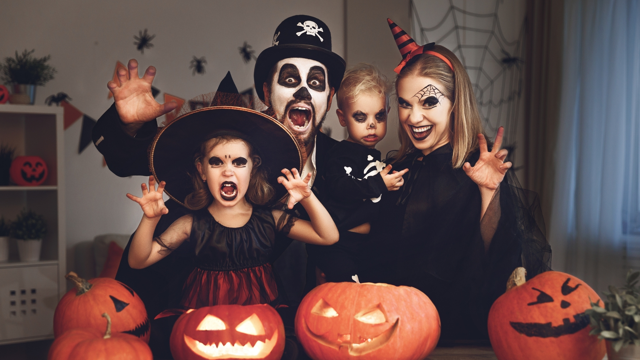 family-halloween-costumes-2021