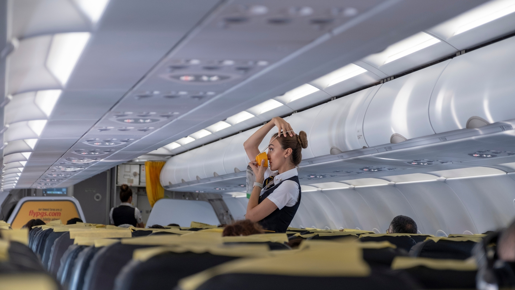 flight-attendant-face-punched