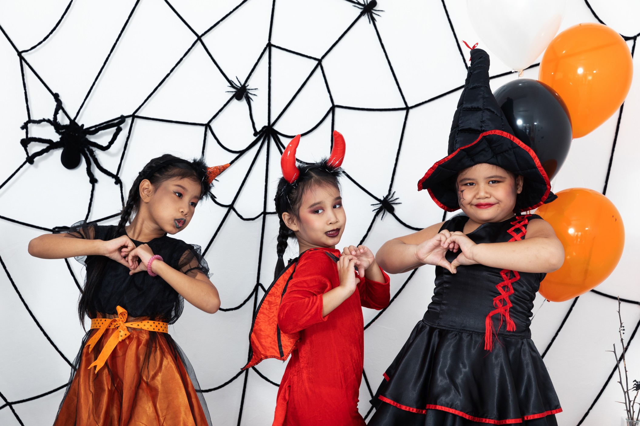 happy-halloween-a-group-of-children-in-suits-and-with-pumpkins-playing-party-in-the-home-autumn-bat_t20_98zr1A.jpg