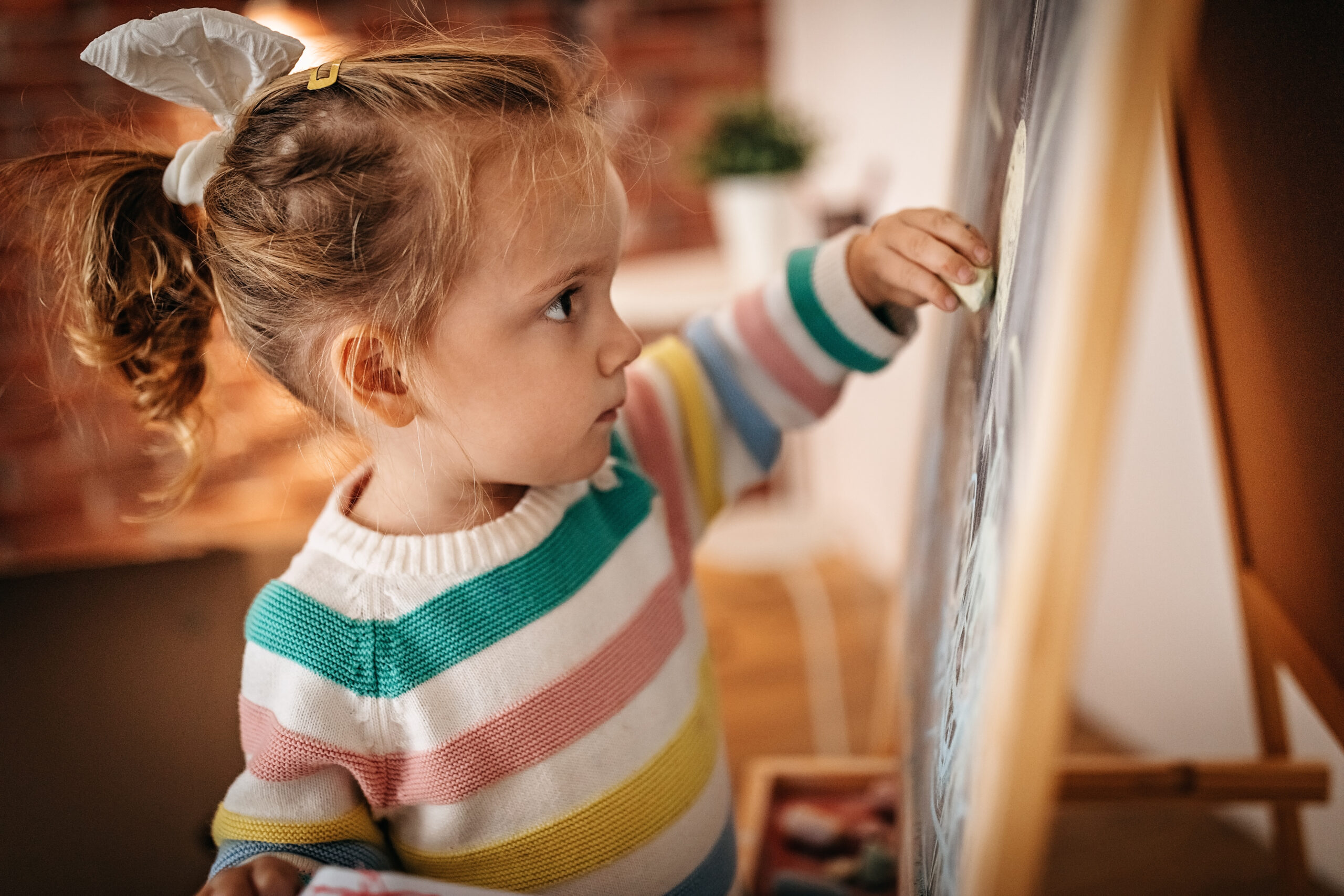 Kid drawing with chalk