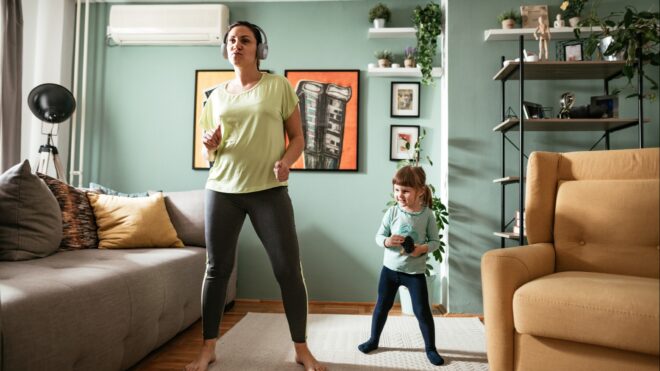 iStock-1216459532 mom and daughter