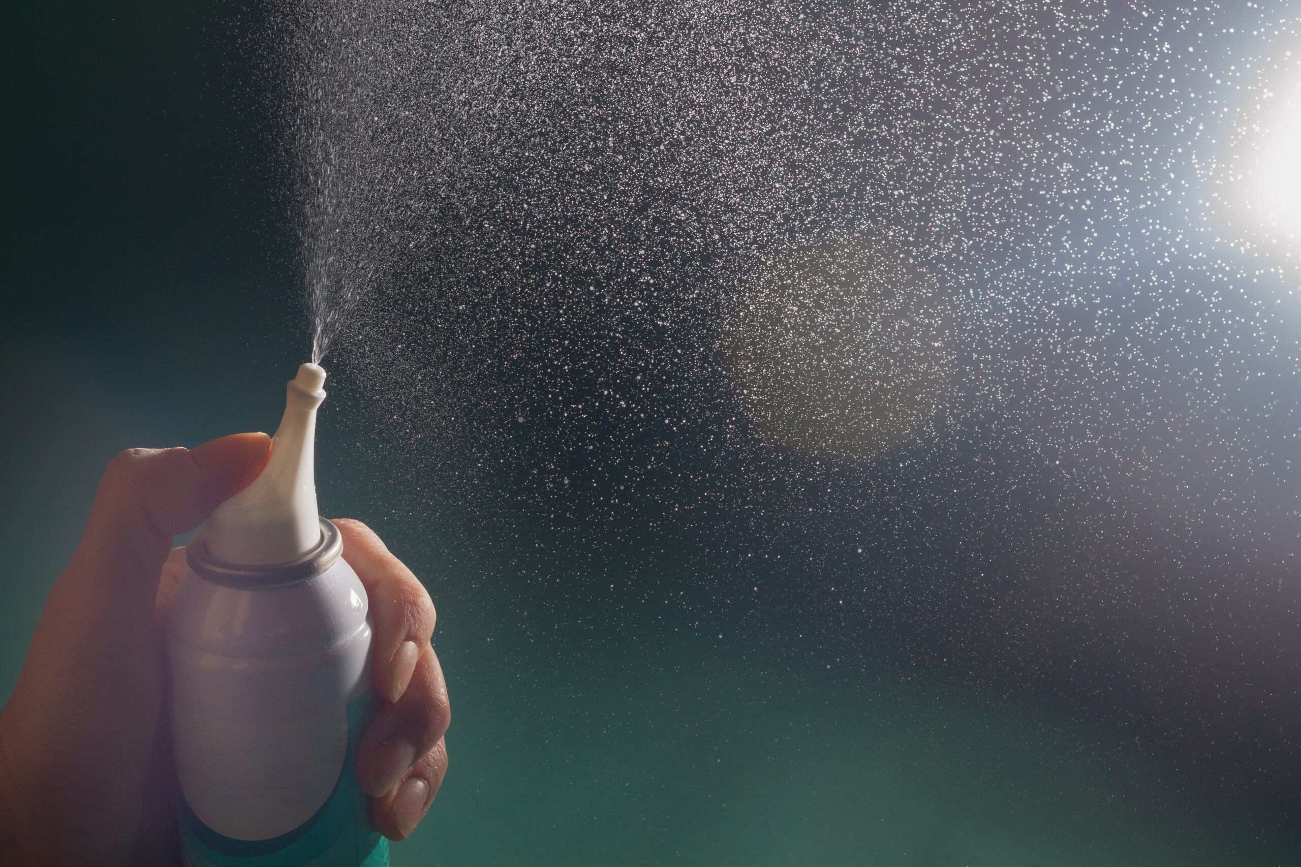 Spray the nasal spray with an aerosol. Small splashes of sea water