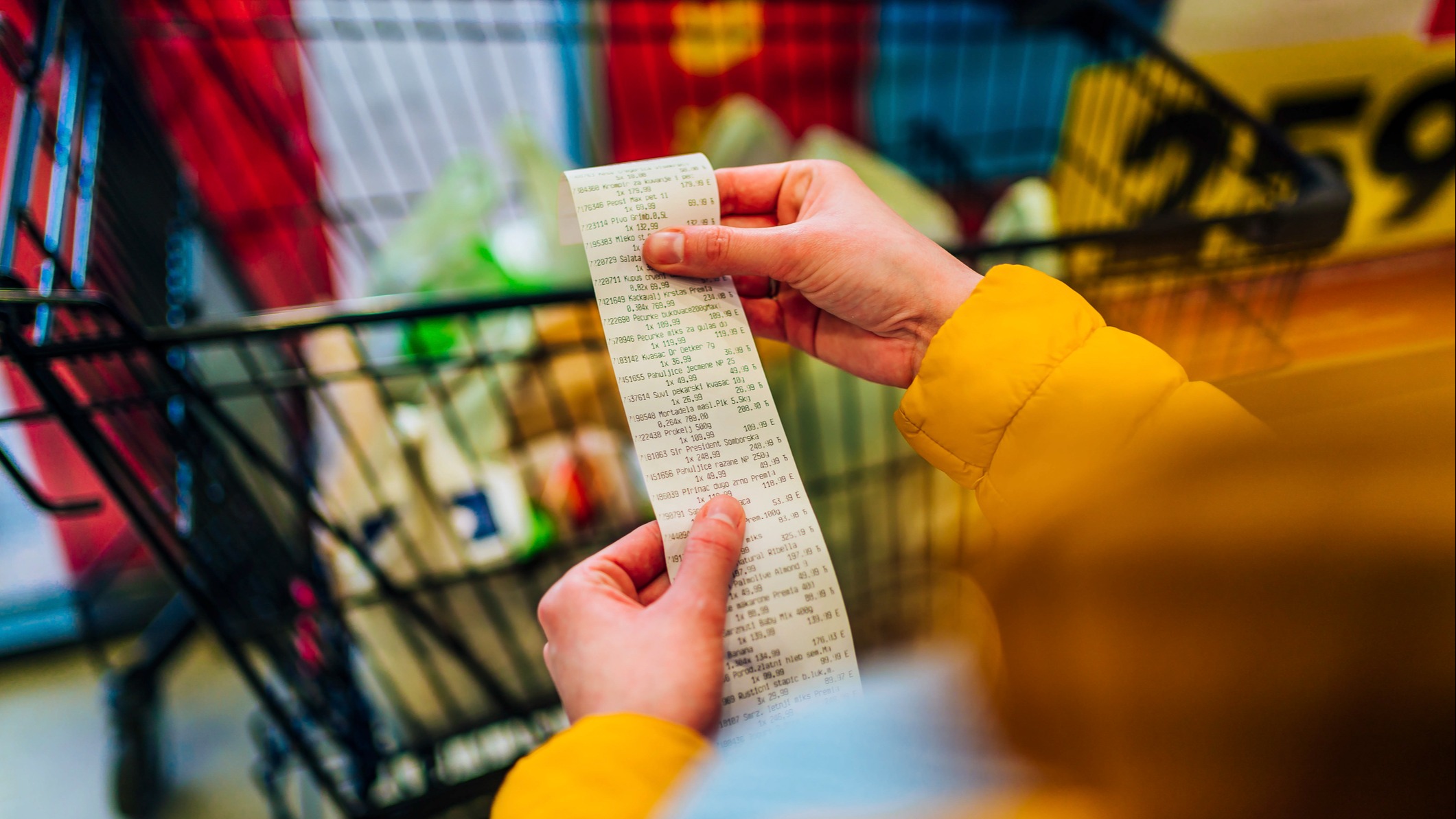 iStock-1386010022 grocery shopping